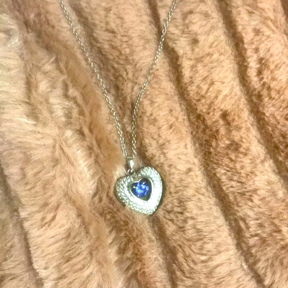 Beautiful heart shaped dancing pendant necklace
